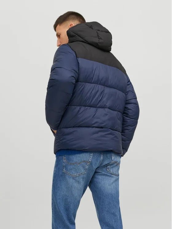 IMG_0614 Jack&Jones pánska prešívaná zateplená bunda s kapucňou čierno modrá – Obrázok 3