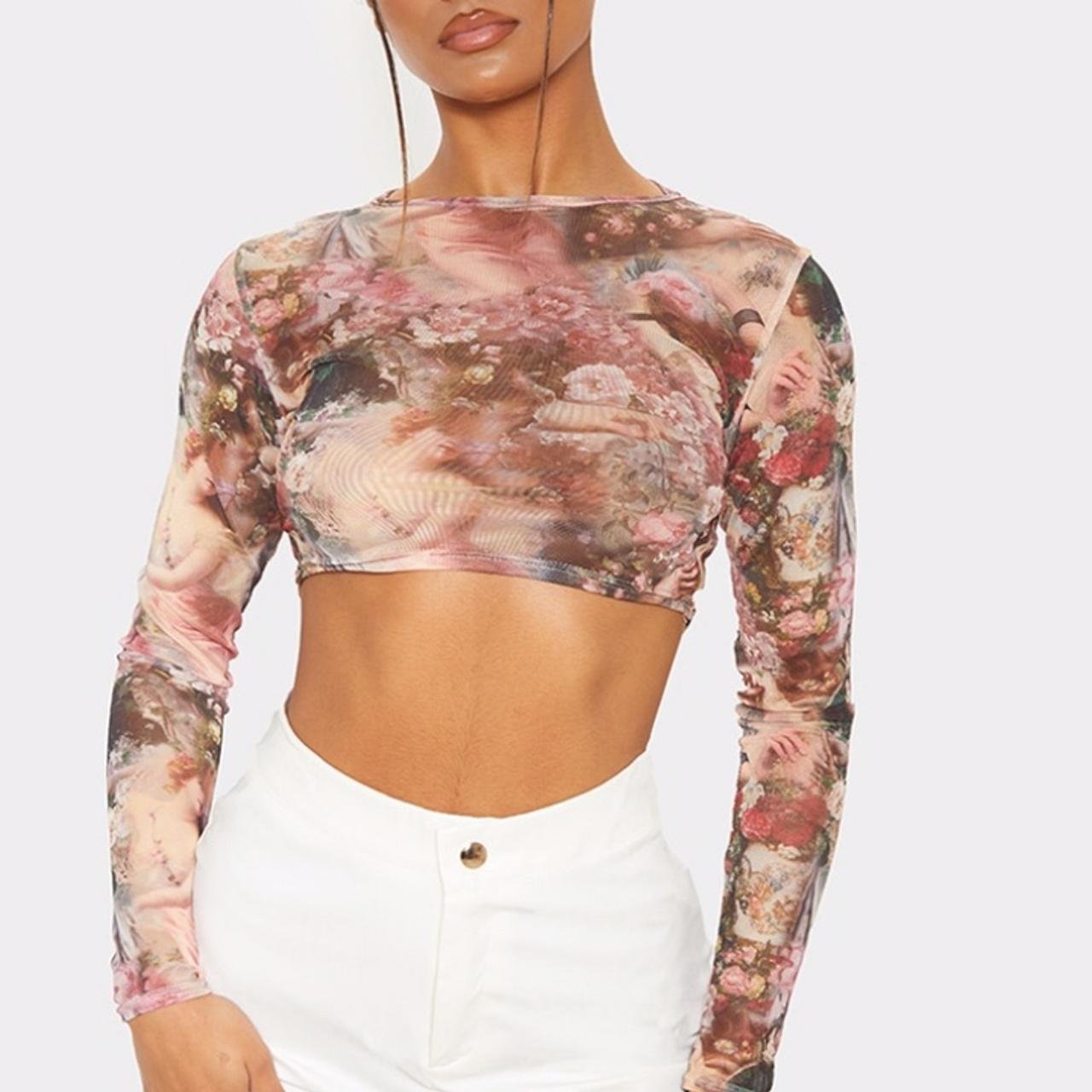 IMG_6163 PRETTYLITTLETHING dámsky crop top s dlhými rukávmi (krátke tričko) – ružová s potlačou – Obrázok 2