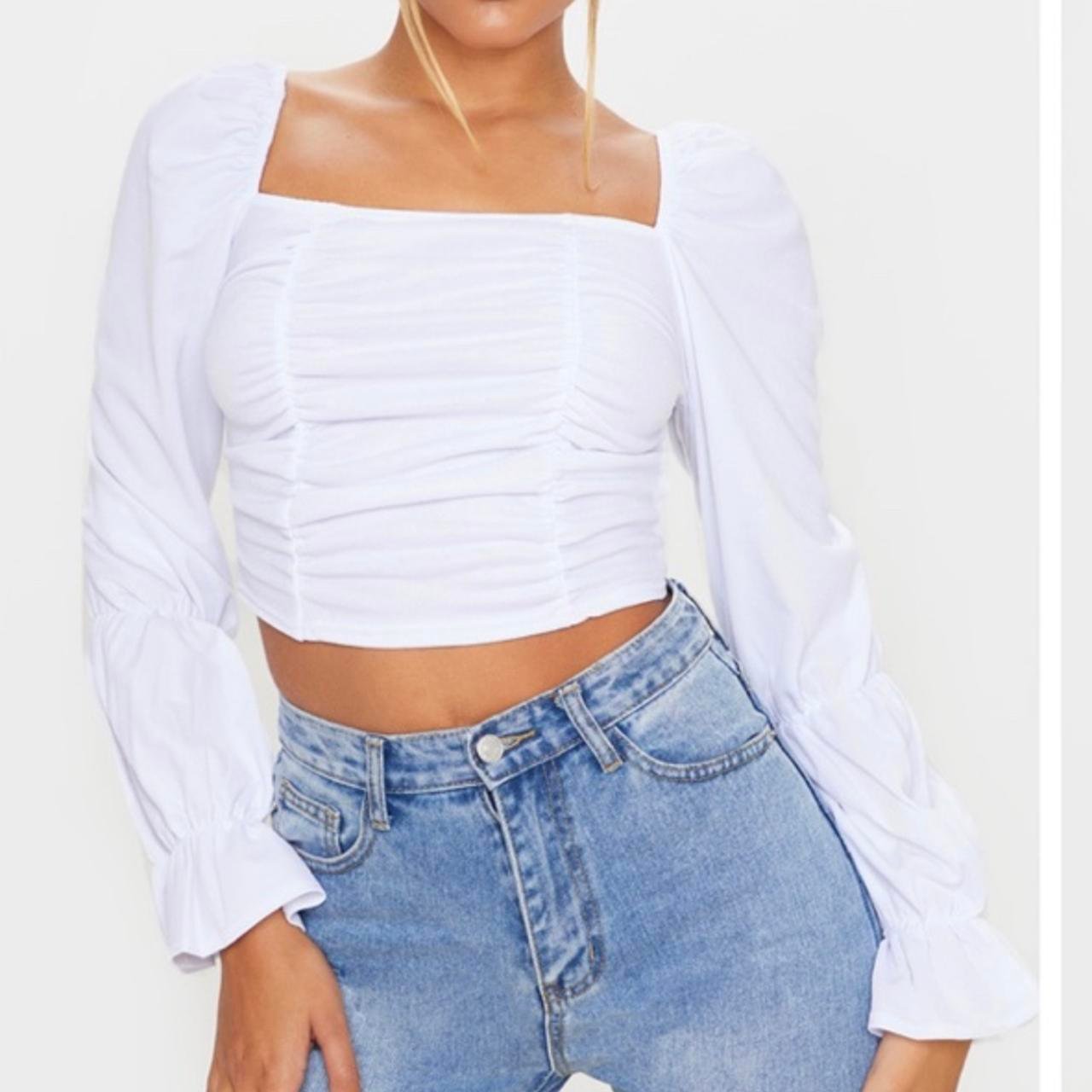 IMG_6166 PRETTYLITTLETHING dámsky crop top s dlhými rukávmi (krátke tričko) – biela