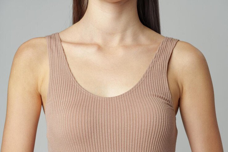 IMG_6181 PRETTYLITTLETHING dámsky crop top (krátke letné tričko) – béžová – Obrázok 2