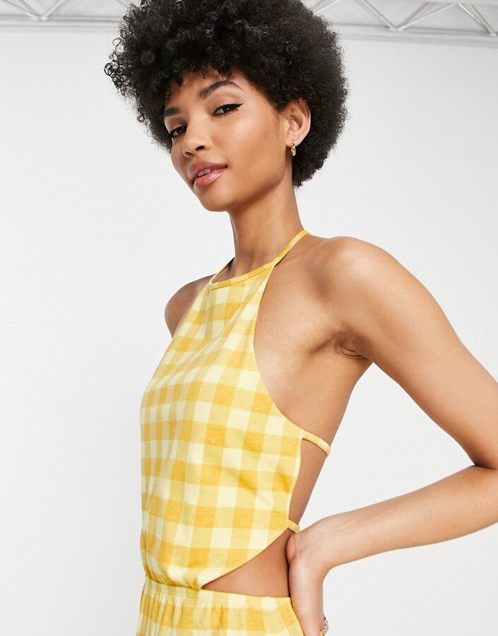 asos-design-tall-halter-maxi-dress-with-open-back-in-yellow-gingham_1 ASOS žlté dlhé dámske šaty – Obrázok 3