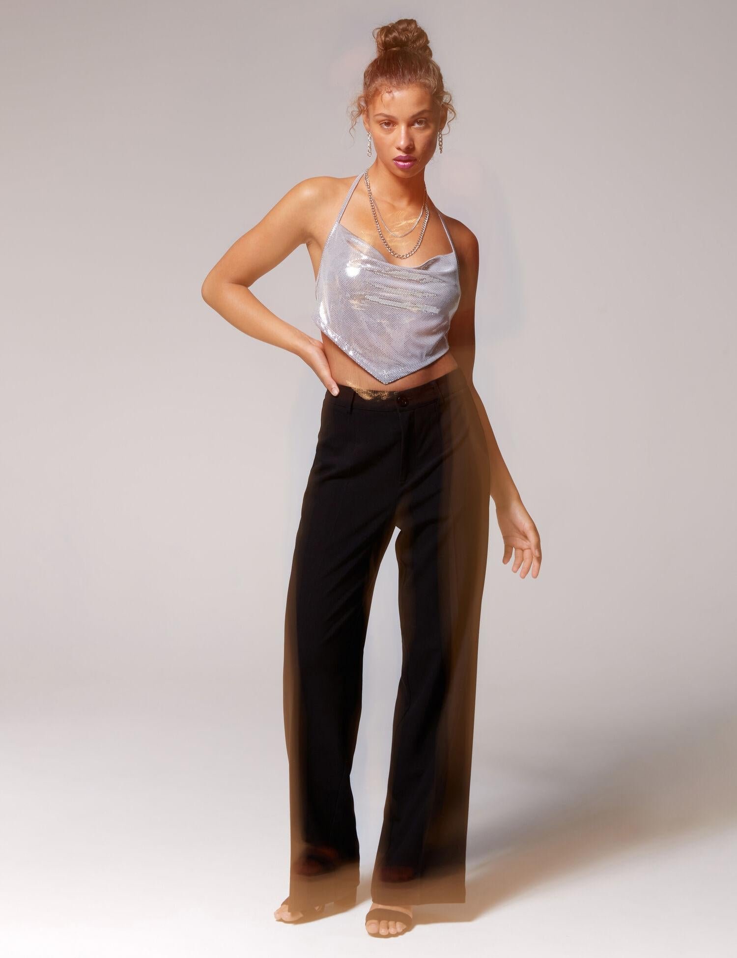 tops-and-tee-shirts-jennyfer-womens-sequinned-top-with-a-draped-scoop-neckline-gris_1-1 Dámsky top – Obrázok 2